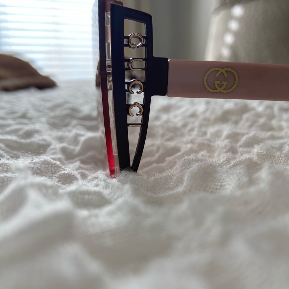 Gucci Stylish sunglasses.